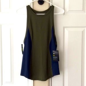 🧘🏻‍♀️💋NWT Nike yoga top or active wear so cute